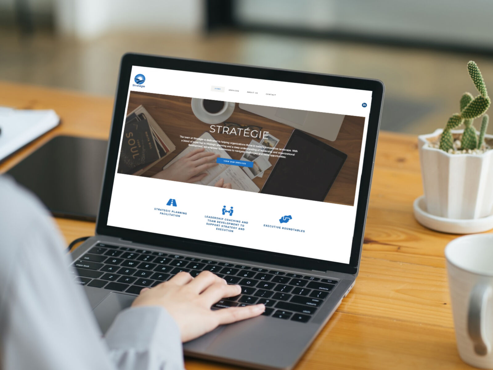 Computer featuring the professional website on a budget for Strategie.